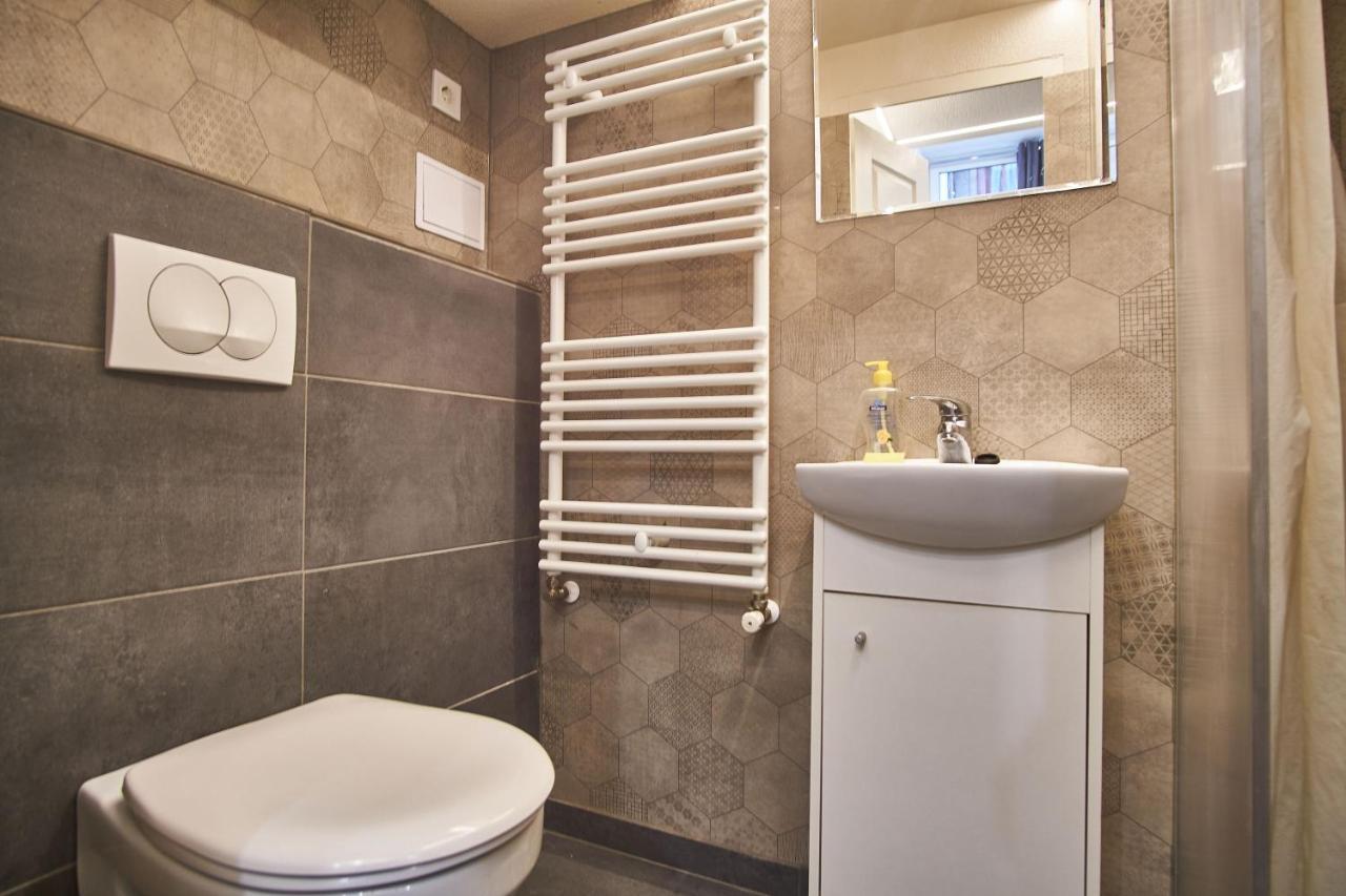 Km33 Apartments - Budapest - Hostaid Экстерьер фото
